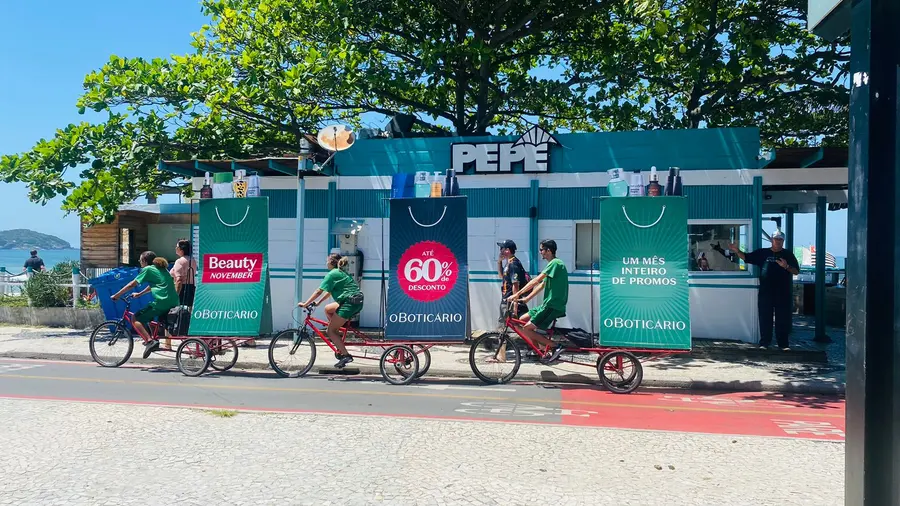 Ação de bikedoor na praia da Barra da Tijuca